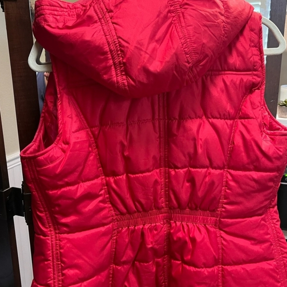 New York & Company Outerwear Red Puffer Vest Detachable Hood & Pockets Medium - Picture 2 of 4